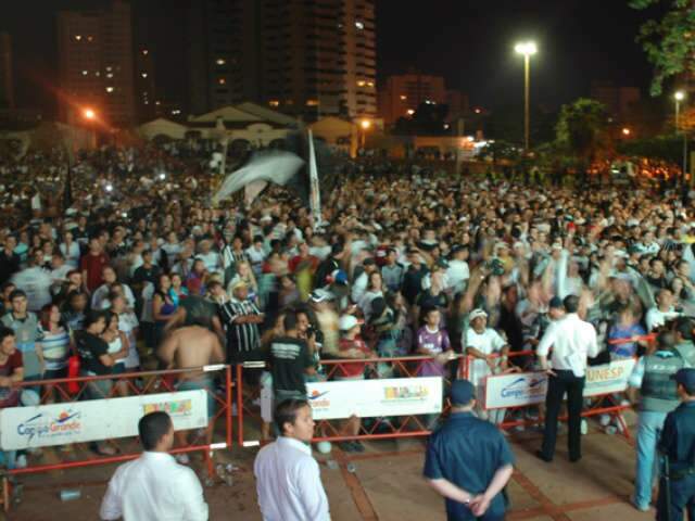 Festa corintiana pela Libertadores leva 10 mil pessoas para as ruas 