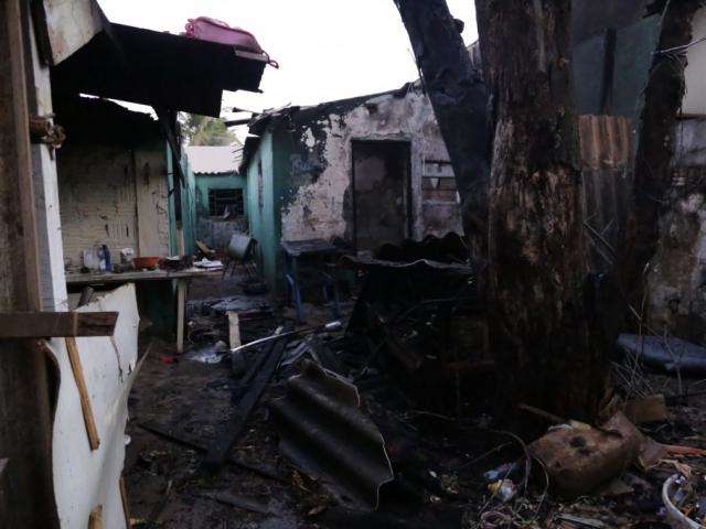Fogo destr&oacute;i m&oacute;veis e c&ocirc;modo de ed&iacute;cula abandonada no Santo Ant&ocirc;nio