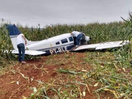 Avião de investigado por contrabando é encontrado em lavoura de milho