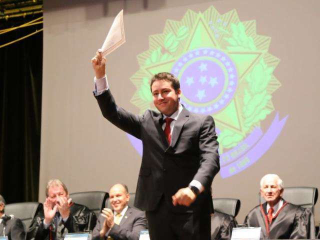 Deputado eleito vai &agrave; Justi&ccedil;a cobrar sorteio de gabinetes na Assembleia