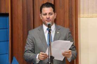 Deputado Renato Câmara (PMDB), autor do projeto, durante sessão na Assembleia (Foto: Victor Chileno/ALMS)