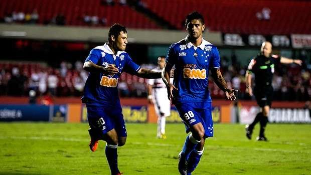 Cruzeiro comanda jogo e bate S&atilde;o Paulo por 3 a 0 no Morumbi