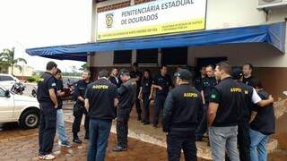 Agentes penitenciários de Dourados estão de braços cruzados desde ontem (Foto: Divulgação)