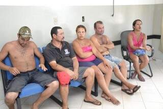 Os cinco foram detidos e levados ao DP do bairro Tijuca, em Campo Grande (Foto: Simão Nogueira)