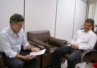 Murilo durante reunião com o secretário Extraordinário do Interior Nelson Trad Filho. (Foto: divulgação)