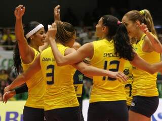 Brasileiras venceram o confronto por 3 sets a 0. (Foto: CBV)