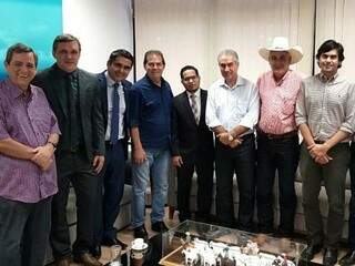 Paulinho da Força (de azul, ao centro) e lideranças do SD se reuniram com Reinaldo para oficializar aliança. (Foto: Divulgação/Assessoria)