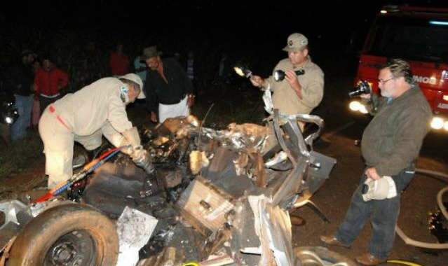  Homem morre em acidente envolvendo carro e caminh&atilde;o na MS-157