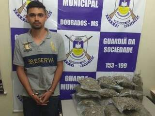 Jovem foi preso levando droga para Assis, interior de SP (Foto: Adilson Domingos)