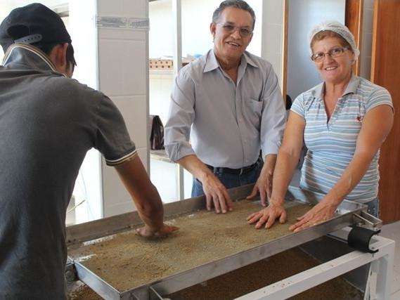 Mini-usina aumentou renda de assentados que apostam na rapadura