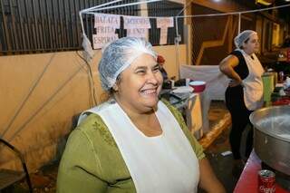 Servidora pública, Cecília aproveita a localização privilegiada para conseguir uma renda extra (Foto: Paulo Francis)
