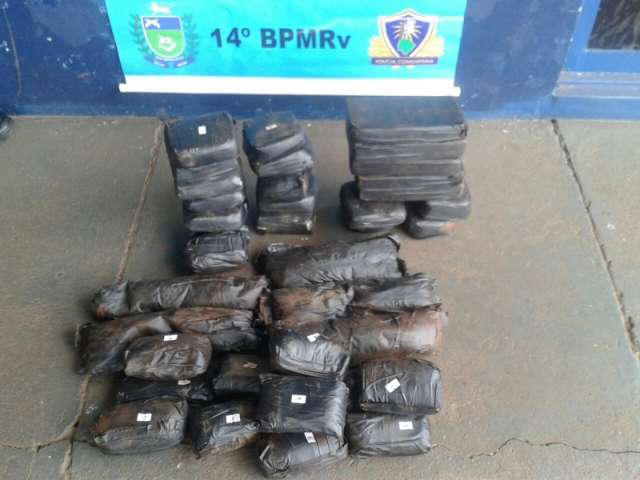 Pol&iacute;cia Rodovi&aacute;ria encontra 22 quilos de coca&iacute;na em fundo falso de ve&iacute;culo