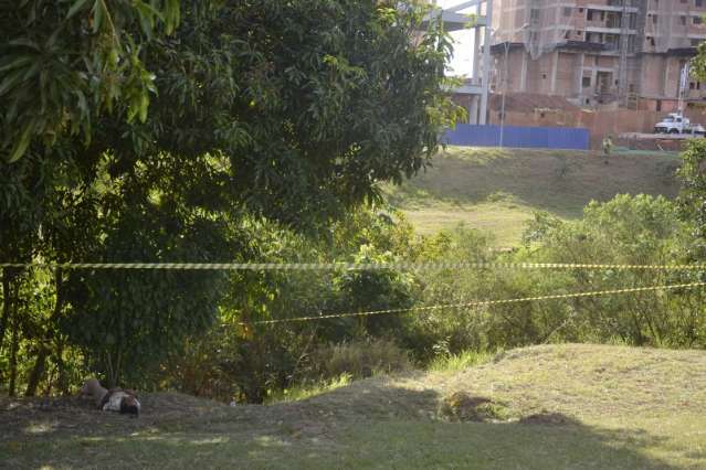 Crian&ccedil;as encontram corpo de homem ao tomar banho no c&oacute;rrego S&oacute;ter