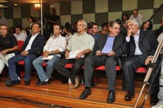 Candidatos ao cargo de governador presentes ao debate da arquidiocese de Campo Grande (Foto: Marcelo Calazans)