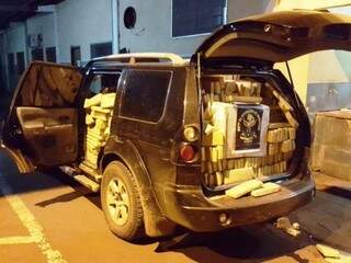 Ap&oacute;s fuga, DOF apreende Pajero com 800 kg de maconha e prende traficante