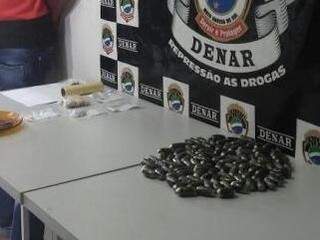 Cápsulas de pasta base de cocaína apreendidas pela Denar (Foto: Direto das Ruas)  
