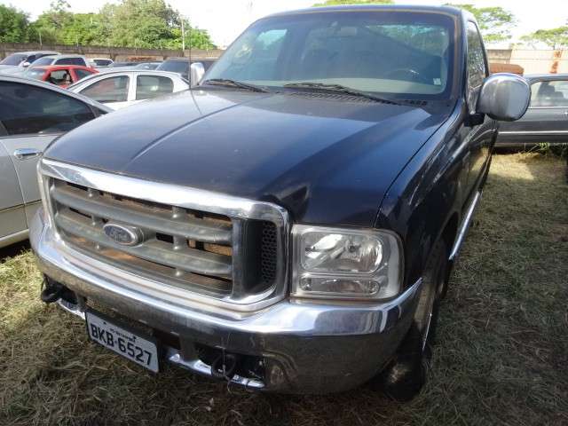 Ve&iacute;culos apreendidos em a&ccedil;&otilde;es contra o tr&aacute;fico ser&atilde;o leiloados amanh&atilde;