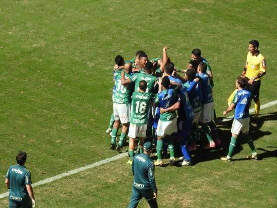 Palmeiras leva gol no come&ccedil;o, mas vira partida e faz 4 a 2 contra o Vit&oacute;ria