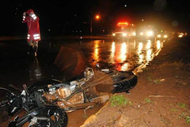  Motociclista morre em colis&atilde;o com caminh&atilde;o em Nova Andradina