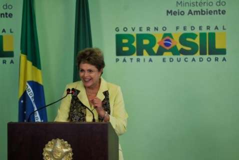Cortes no Orçamento não vão paralisar governo, diz Dilma