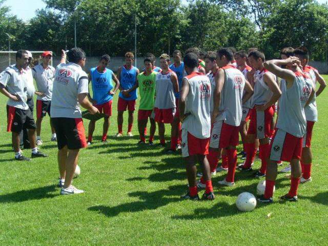  Ap&oacute;s jogo-treino, &Aacute;guia Negra enfrenta times da elite estadual em amistosos
