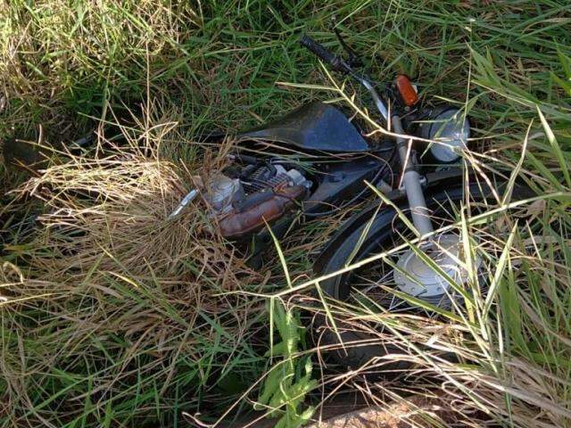 Motociclista cai em barranco e corpo &eacute; encontrado na beira de estrada