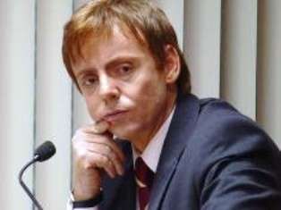 Raul Freixes deixa cela de pres&iacute;dio para consulta com psiquiatra