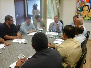 Governador se reuniu com representantes do sindicato nesta manhã. (Foto: Leonardo Rocha)