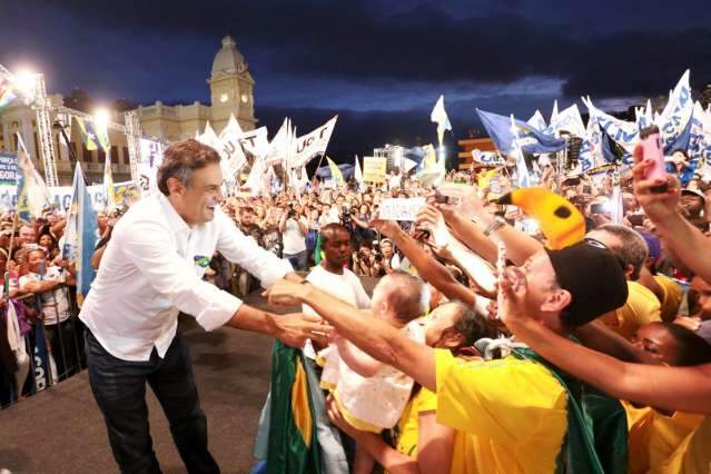 Dilma sobe seis pontos e A&eacute;cio cai quatro pontos, informa Ibope