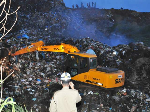  Em 12h de buscas, bombeiros n&atilde;o encontram menino e resgate ser&aacute; retomado 7h30