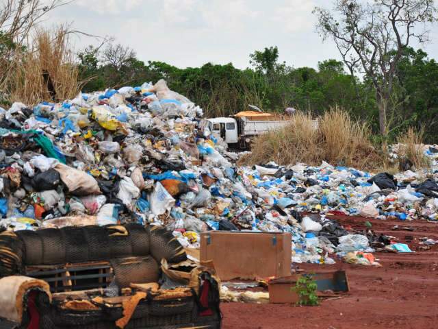  Trabalhadores vivem em situa&ccedil;&atilde;o prec&aacute;ria em lix&atilde;o de Bandeirantes