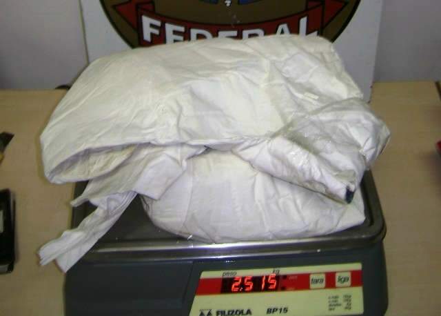  Boliviana &eacute; presa usando fraldas com mais de 2 quilos de coca&iacute;na