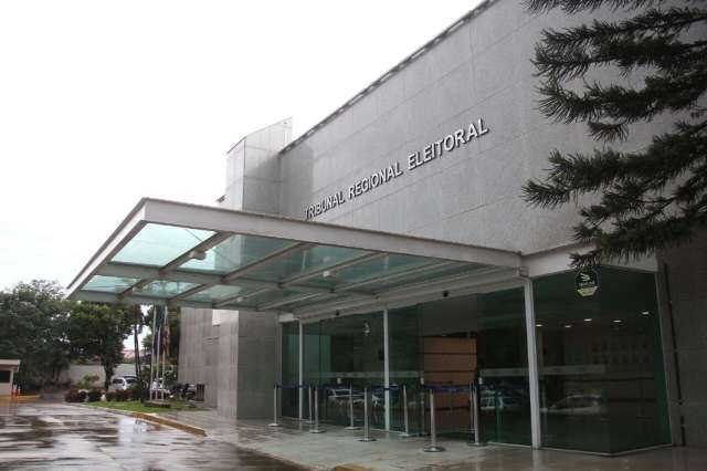Judici&aacute;rio j&aacute; est&aacute; em recesso; Executivo mant&eacute;m funcionamento normal