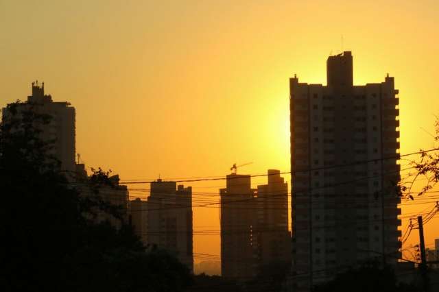 Chuva n&atilde;o avan&ccedil;a, tempo continua seco e m&aacute;xima chega a 39&ordm;C em MS 