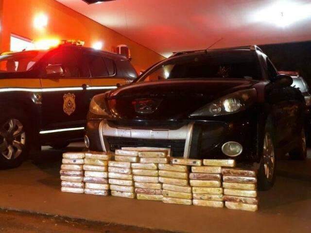 PRF apreende mais de 53 quilos de coca&iacute;na e homem &eacute; preso em flagrante