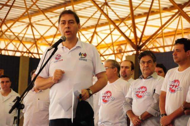 Onze m&eacute;dicos refor&ccedil;am combate a dengue nas Moreninhas, diz Bernal