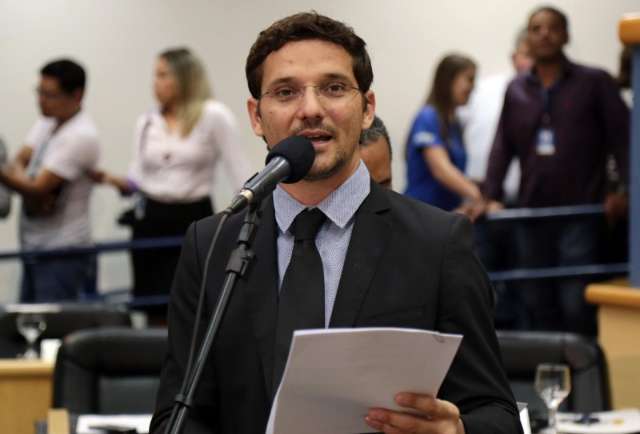 Em sess&atilde;o curta, C&acirc;mara atualiza lei para punir som alto em ve&iacute;culos