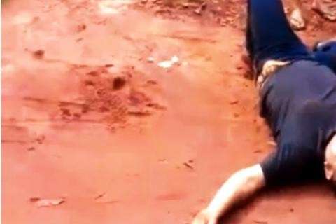 Cobrador de d&iacute;vidas &eacute; assassinado com cinco tiros em frente de casa