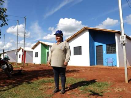 Reinaldo e Marquinhos entregam novas casas a moradores do Bom Retiro