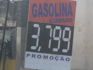 Posto vende gasolina a R$ 3,79 na rua 14 de Julho.
(Foto: Marcos Ermínio)