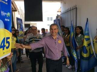 Já Reinaldo Azambuja quer parcerias com o Governo Federal para as escolas de tempo integral  (Foto: Reprodução/Facebook)