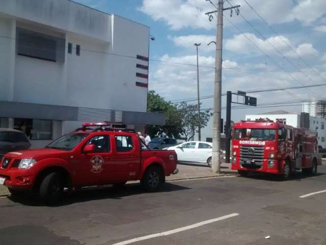 Fogo em fritadeira assusta funcion&aacute;rios e clientes de panificadora 