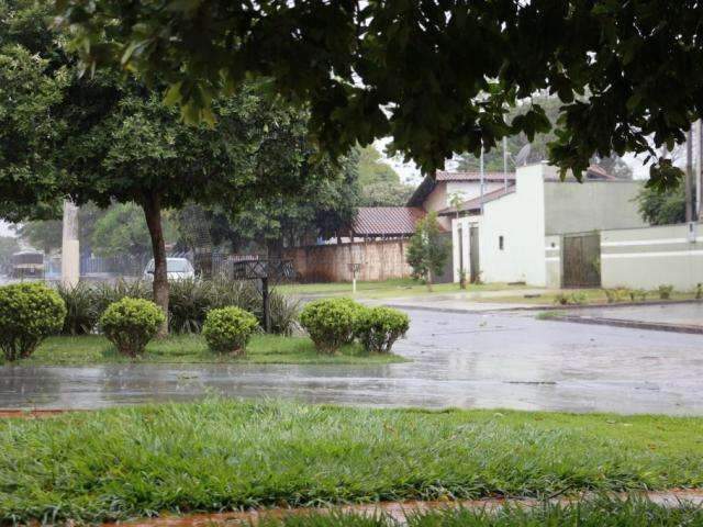 Chove pelo segundo dia seguido e volume acumulado chega a 90 mil&iacute;metros