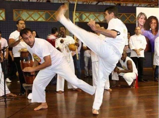Capoeira abre em grande estilo m&ecirc;s criado para falar da consci&ecirc;ncia negra