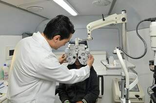 Exame oftalmológico, um dos serviços oferecidos (Foto:Divulgação)