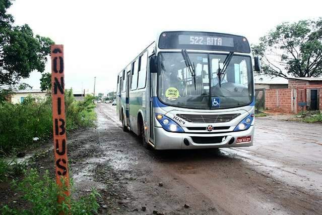 Chuva r&aacute;pida deixa moradores &ldquo;ilhados&rdquo; em bairro da Capital