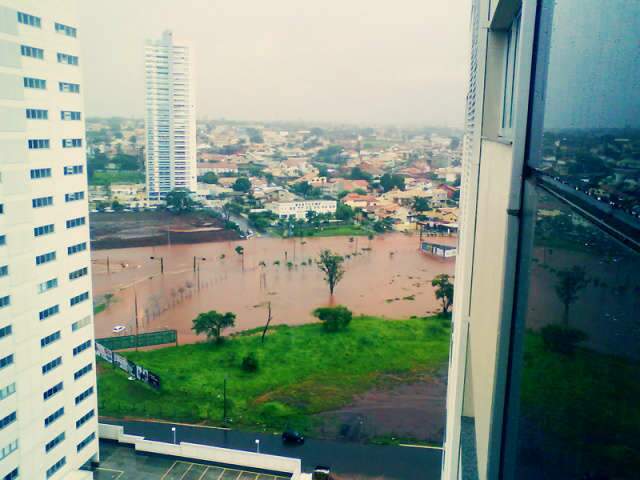  Leitores registram estragos causados pela chuva em v&aacute;rios pontos de Campo Grande