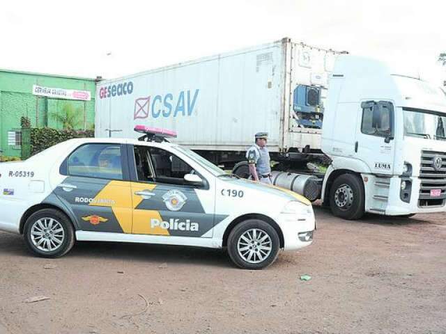  Motorista de MS &eacute; preso depois de desviar carne que seria levada para o Ir&atilde; 