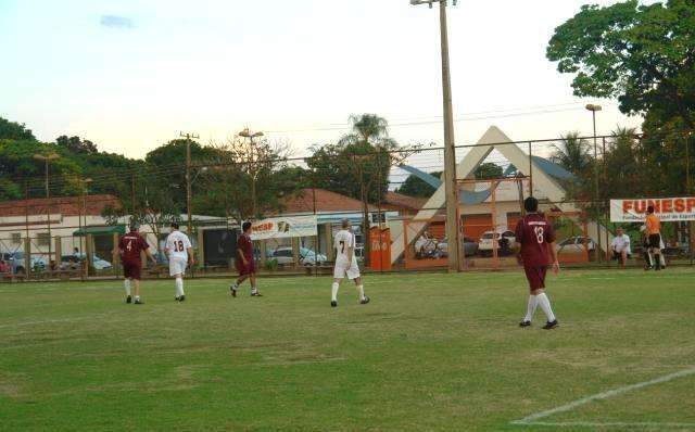 Evento re&uacute;ne ex-jogadores do Santos, Comercial e Oper&aacute;rio na Capital