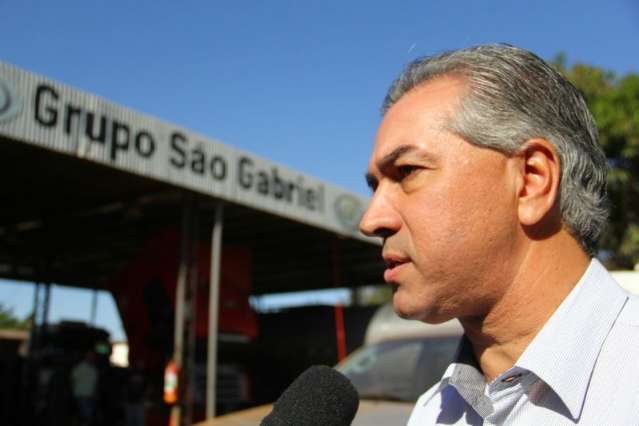 Reinaldo cobra que distribuidoras tamb&eacute;m reduzam pre&ccedil;o do &oacute;leo diesel